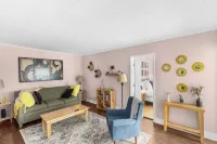 Blushing Bungalow Hotel a Midfield