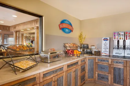 Pinedale Hotel & Suites