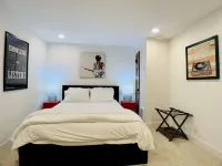 Phinneywood Hideaway - Zoo Meets Lake Hotels near Ginger Tree