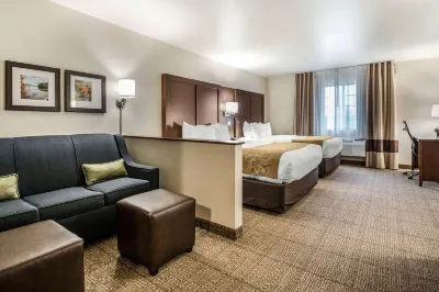 Comfort Suites at PAR 4 Resort Hotel di Lanark