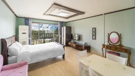 Ganghwa Pastel Pension Отели рядом с достопримечательностью «Dongmak Beach»