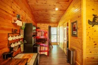 Bigfoot Lodge Room Two Hotel a Polk County