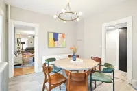 Modern Victorian 3BR 2BA Apt with Parking Hotels in Springfield