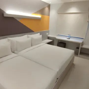 Agogo Downtown Hotel Surabaya Hotel dekat Masjid Cheng Hoo