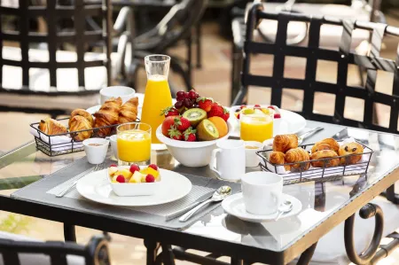 Hôtel l'Arena Отели рядом с достопримечательностью «Camping Resort and Spa La Baume la Palmeraie»