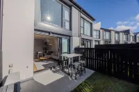 Alpine Junction Townhouse Apartments, Lodge & Hotel Hotels in Albert Town