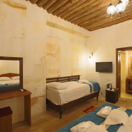 Balloon View Hotel Отели рядом с достопримечательностью «Al Nazar Church»