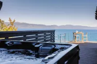 Lakeview by AvantStay Private Waterfront Cabin on Lake Tahoe w Hot Tub Views