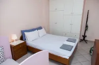 Cozy Apt in Peristeri Near Metro Station Hotels near Mallia Kouvaria