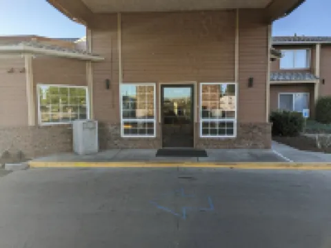 Toppenish Inn and Suites