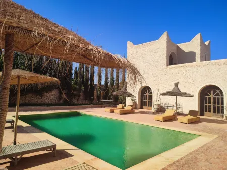 Riad Bini-Ddik Отели в г. Бузама