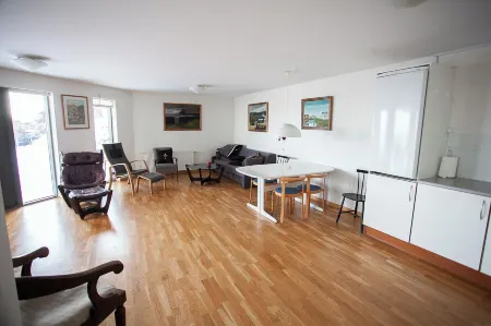 Large Apartment with Fabulous View of Tórshavn Отели рядом с достопримечательностью «Нордик Хаус»