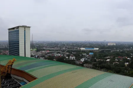Comfort 2Br Apartment at 30Th Floor Transpark Cibubur Отели рядом с достопримечательностью «Gunadarma University F6»