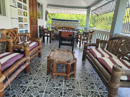 3 Bed House - Sleeps 20 - Pets - Pool - Garden