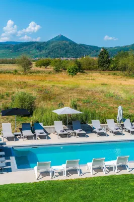Best Western Plus Hotel les Humanistes Hotel dekat Cigoland - Parc des Cigognes et Attractions
