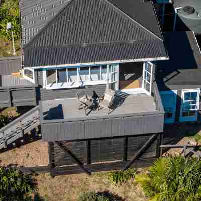 Gulf Island Views Hotel Exterior