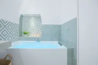 Filia Solis - Old Town Suites & Spa - Bathtub