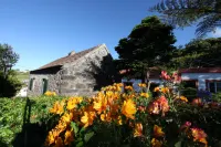 Casa do Ribeirinho Hotels near Porto moniz