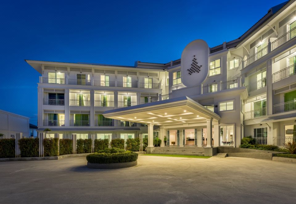 나콘시탐마랏의 아름다운 거리 풍경