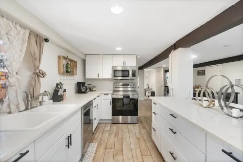 NEW! Hot Tub I Game Room I Arcade w/ 10k+ Games I Walkable to Great Hikes I NAU