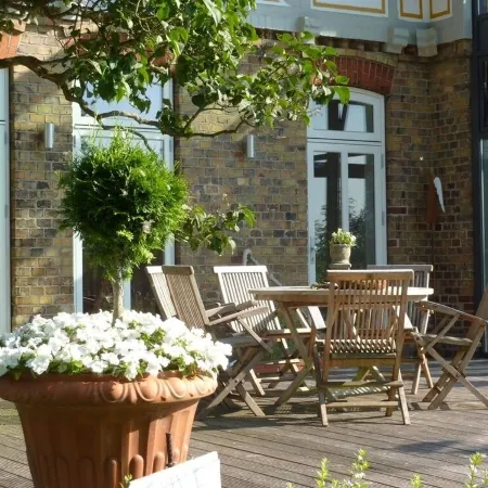 Historic, beautiful holiday home, right on the Kiel Canal