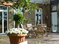 Historic, beautiful holiday home, right on the Kiel Canal