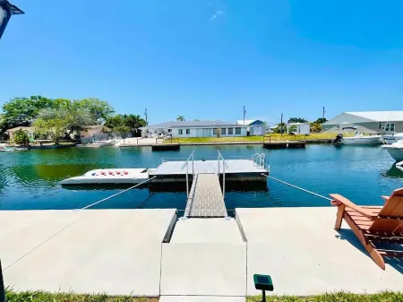 Entire Home _ The Lazzy Turtle _ Outdoor shower Отели в г. Хадсон