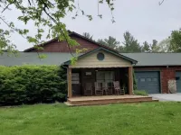 Family Cabin with Hot Tub & Game room. 8.3 miles from Appalachian Ski Mt. Hotels in Caldwell County