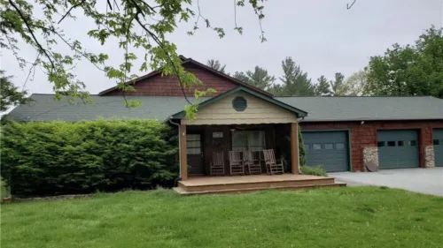Family Cabin with Hot Tub & Game room. 8.3 miles from Appalachian Ski Mt.
