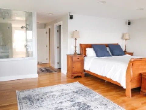 Luxury Waterfront Home with Private Dock & Hot Tub Hotels in Portsmouth