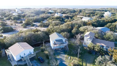 Surf Chalet w/ hot tub and kayaks