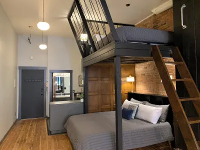 Urban 2-Bed Loft Apartment in Pioneer Square Hotels in Pioneer Square