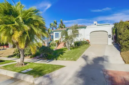 Cozy Beach Studio – Sleeps 2, Walk to Ocean Отели рядом с достопримечательностью «Пойнт Лома»