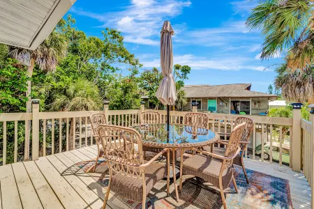 Breezy coastal duplex with easement access to private beach & deck- dog-friendly