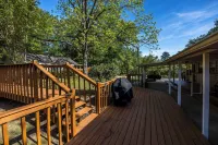 Comfortable 2 Bedroom Ft Moore Retreat that's less than 5 min from Starbucks