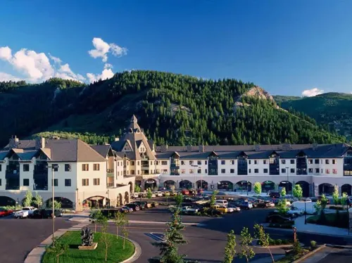 Private Balcony and Ergonomic Workspace - Stunning Mountain Vista