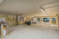 Tropical Garden Atelier Steps to Beach - Charming Historic Retreat