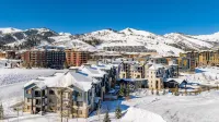 Resort property, corner one bedroom, pool, steps to skiing and golf, enjoy SV413B/C - 2 étoiles