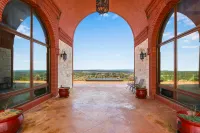 Charming Escape and Creekside Hot Tub - Cozy Hill Country Retreat