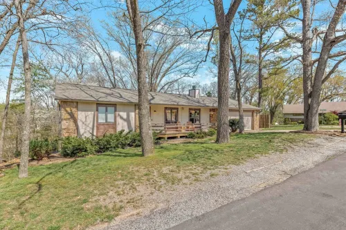 Nature Trail and Scenic Dining Area - Charming Eco-Sensitive Retreat Hotels in McDonald County