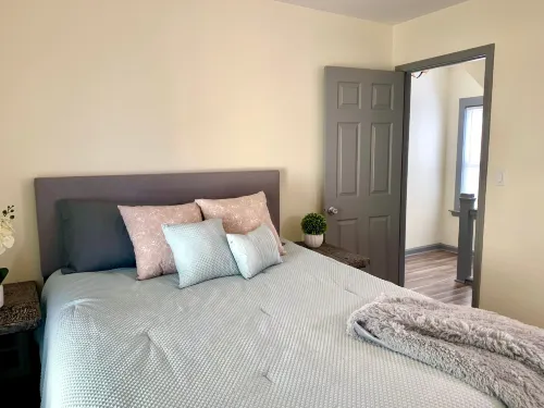 Cozy Oasis - Smart Lock Entry, Outdoor Seating, Free WiFi