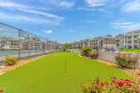 Indoor and Outdoor Pools with Golf Course Views - Charming Retreat Hotels in Carolina Forest