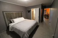 Stylish Retreat with WiFi, Parking, Patio, Fireplace, AC Hôtels à : Hot Springs