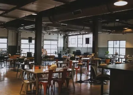 Trendy Loft in Historic Downtown Newark- Local Discounts! Отели в г. Licking County