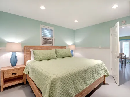 Exclusive Heated Pool and Beach Proximity - Stunning Escape