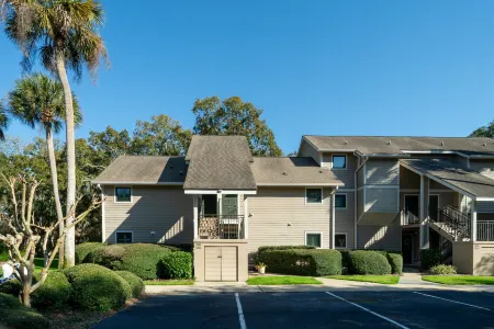 Golf Course Views and Spacious Deck - Elegant Island Retreat