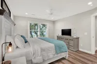Heated Pool Access and Close to Dining Options - Beautiful Coastal Haven Các khách sạn ở Tybee Island