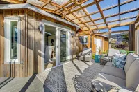 Stylish house w/hot tub, fireplace, game room, beach access, sunset/ocean views