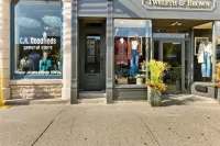 Suite 725 on Main |Recently Face-Lifted |Walkable Dwntwn Condo |Parking |Dining |Nightlife |Shopping 레이크제네바 호텔