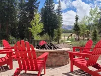 Scenic Balcony and Cozy Gas Fireplace - Spacious Mountain Retreat